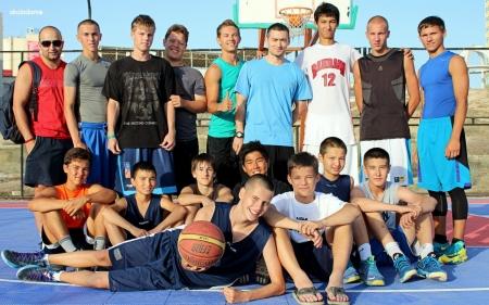 Тренер «Красных крыльев» провел мастер-класс для актауских баскетболистов