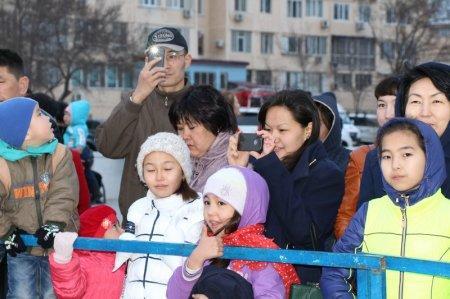 На набережной Актау стартовал вечерний праздничный концерт в честь Наурыза