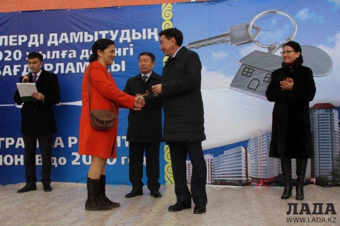 В Актау 120 семей получили ключи от новых квартир