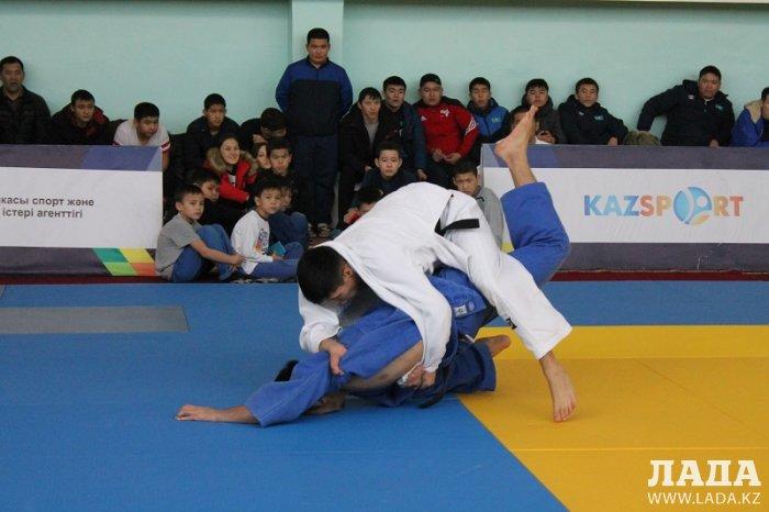 В областных соревнованиях по дзюдо в Актау участвуют победители и призеры чемпионата Азии