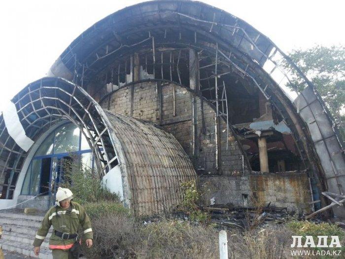 Появились фото последствий пожара в развлекательном центре «Nautilus»