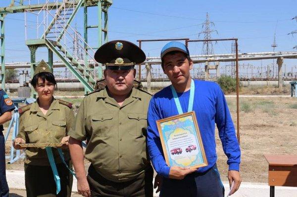 Лучшим на стометровке с препятствиями на чемпионате по пожарно-спасательному спорту в Мангистау стал Файзулла Зарифхан