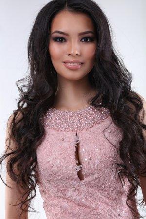 «Мисс Казахстан-2015» Алия Мергембаева сыграет на домбре в шоу талантов на конкурсе «Мисс Мира»