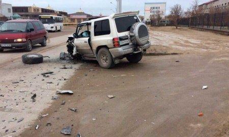 В 1 микрорайоне Актау столкнулись два автомобиля